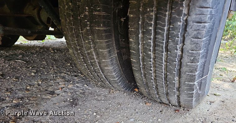 image for item DN8654 2006 Ford E450 Super Duty  ambulance