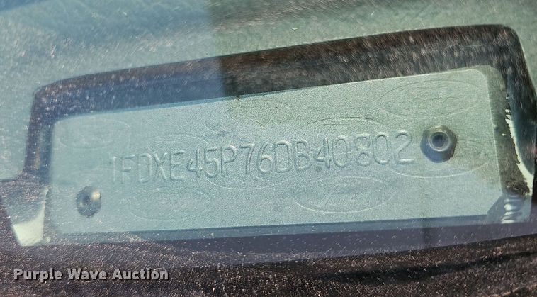 image for item DN8654 2006 Ford E450 Super Duty  ambulance