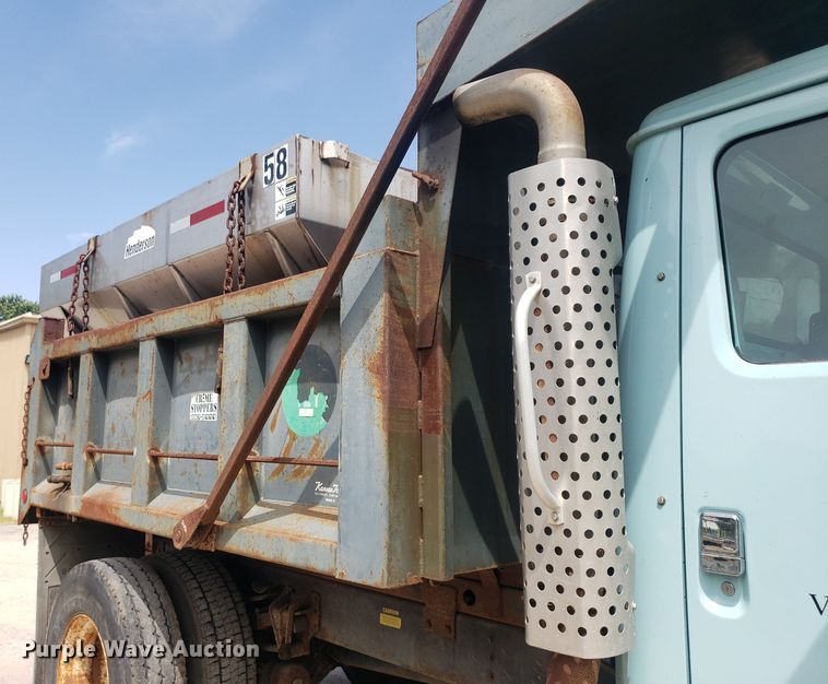 image for item DO2959 2002 International 4700  dump truck