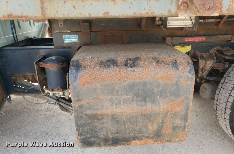 image for item DO2959 2002 International 4700  dump truck