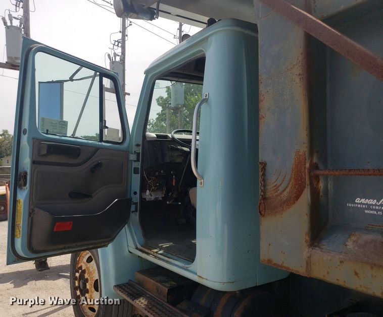 image for item DO2959 2002 International 4700  dump truck