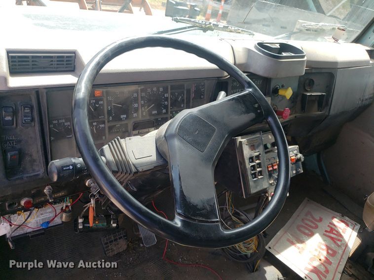 image for item DO2959 2002 International 4700  dump truck