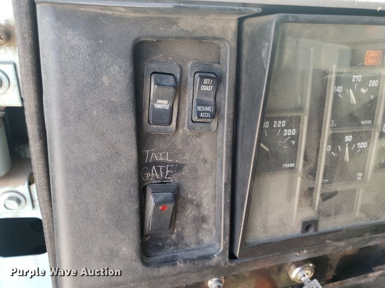 image for item DO2959 2002 International 4700  dump truck