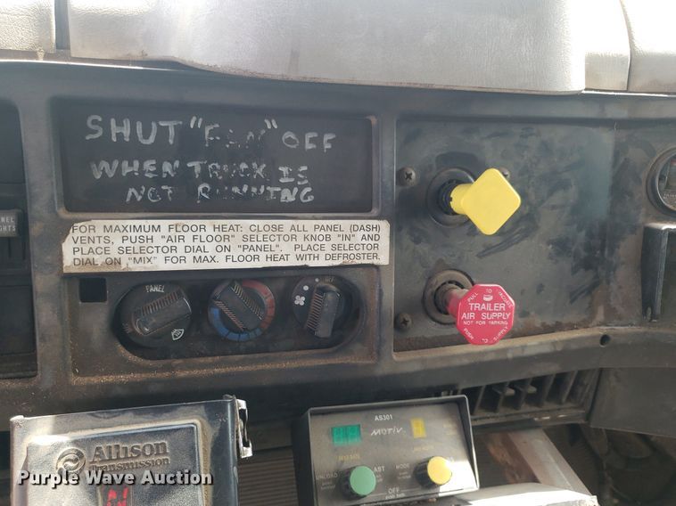 image for item DO2959 2002 International 4700  dump truck