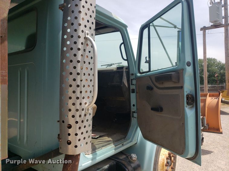 image for item DO2959 2002 International 4700  dump truck