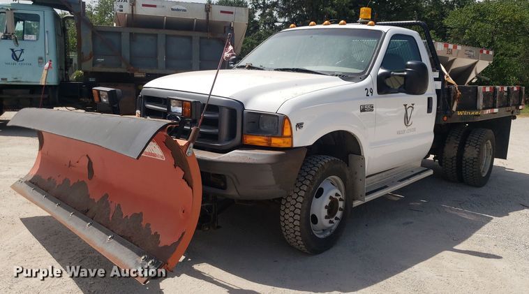 image for item DO2960 2001 Ford F550 Super Duty  flatbed truck