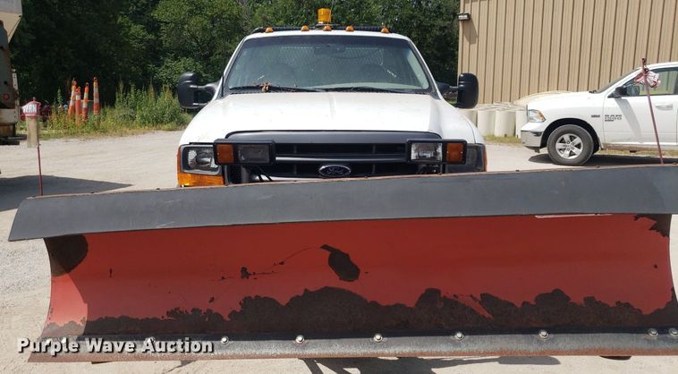 image for item DO2960 2001 Ford F550 Super Duty  flatbed truck