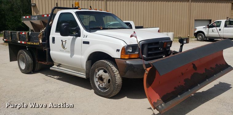 image for item DO2960 2001 Ford F550 Super Duty  flatbed truck