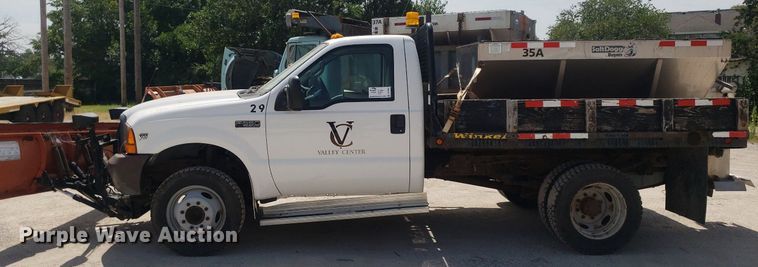 image for item DO2960 2001 Ford F550 Super Duty  flatbed truck