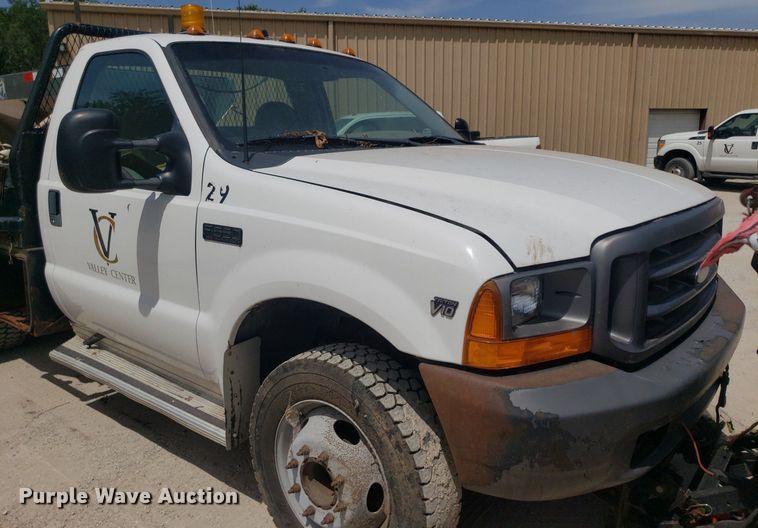 image for item DO2960 2001 Ford F550 Super Duty  flatbed truck