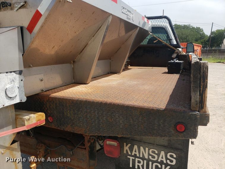 image for item DO2960 2001 Ford F550 Super Duty  flatbed truck