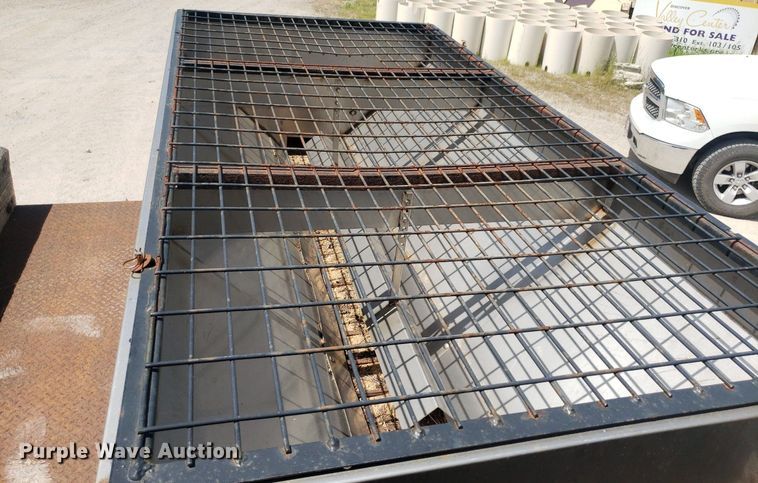 image for item DO2960 2001 Ford F550 Super Duty  flatbed truck