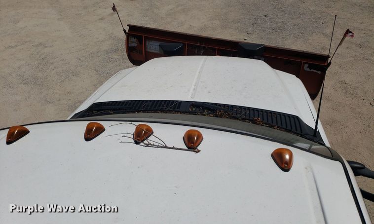 image for item DO2960 2001 Ford F550 Super Duty  flatbed truck