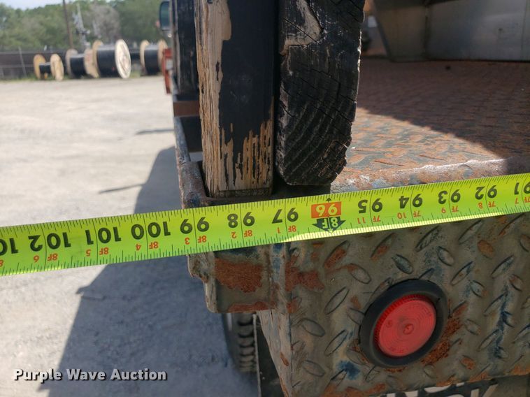 image for item DO2960 2001 Ford F550 Super Duty  flatbed truck