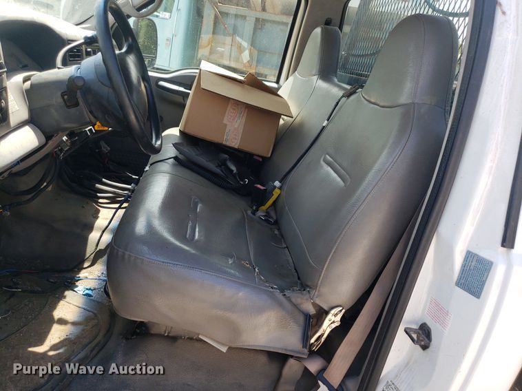 image for item DO2960 2001 Ford F550 Super Duty  flatbed truck