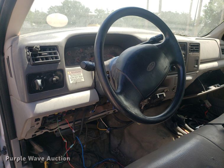 image for item DO2960 2001 Ford F550 Super Duty  flatbed truck