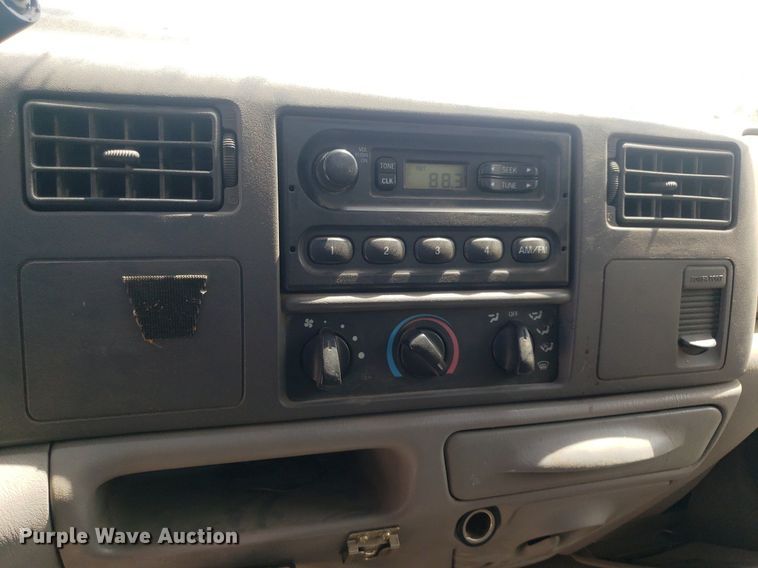 image for item DO2960 2001 Ford F550 Super Duty  flatbed truck