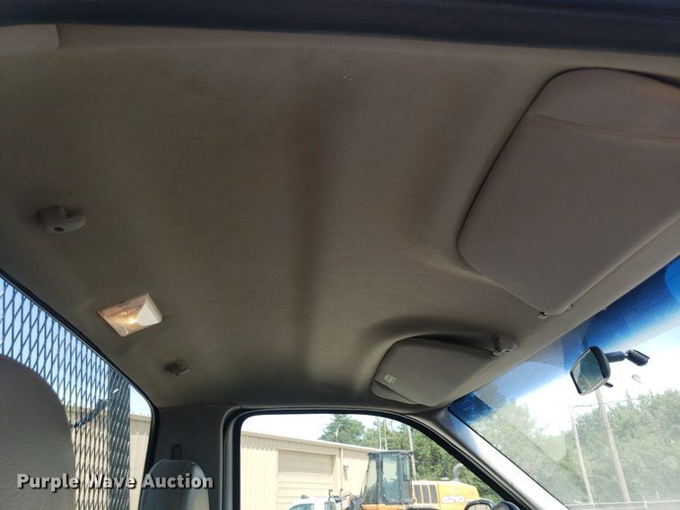 image for item DO2960 2001 Ford F550 Super Duty  flatbed truck