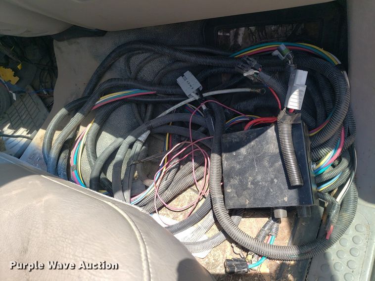 image for item DO2960 2001 Ford F550 Super Duty  flatbed truck