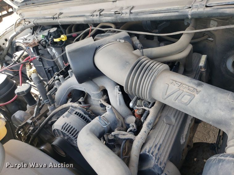 image for item DO2960 2001 Ford F550 Super Duty  flatbed truck