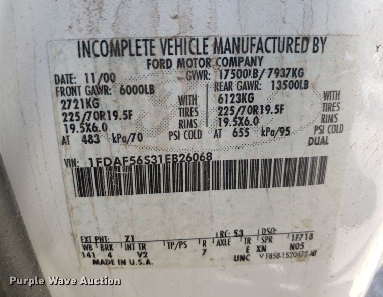 image for item DO2960 2001 Ford F550 Super Duty  flatbed truck