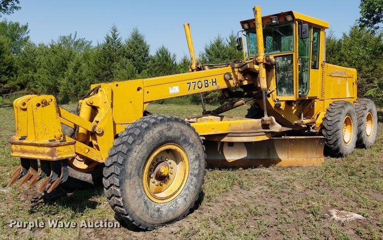 image for item DO3024 1991 John Deere 770B-H  motor grader