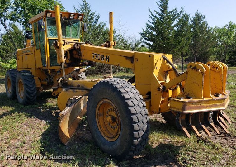 image for item DO3024 1991 John Deere 770B-H  motor grader