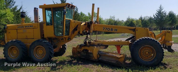 image for item DO3024 1991 John Deere 770B-H  motor grader