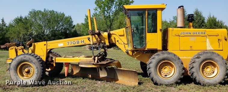 image for item DO3024 1991 John Deere 770B-H  motor grader