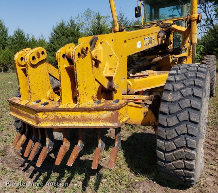 image for item DO3024 1991 John Deere 770B-H  motor grader