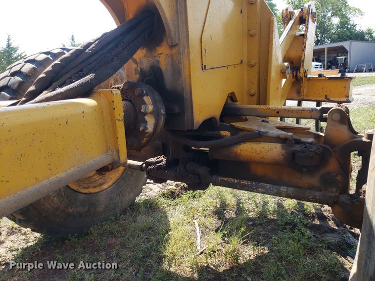 image for item DO3024 1991 John Deere 770B-H  motor grader