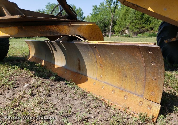 image for item DO3024 1991 John Deere 770B-H  motor grader