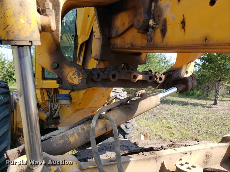 image for item DO3024 1991 John Deere 770B-H  motor grader