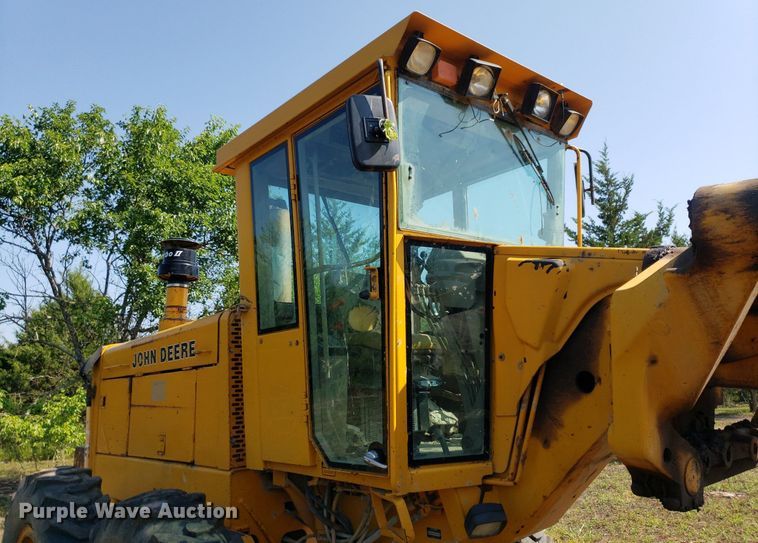 image for item DO3024 1991 John Deere 770B-H  motor grader