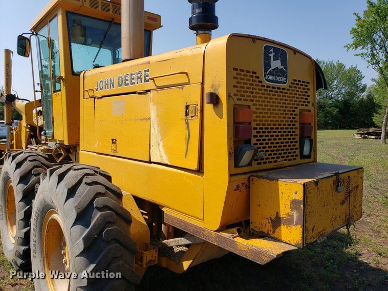 image for item DO3024 1991 John Deere 770B-H  motor grader