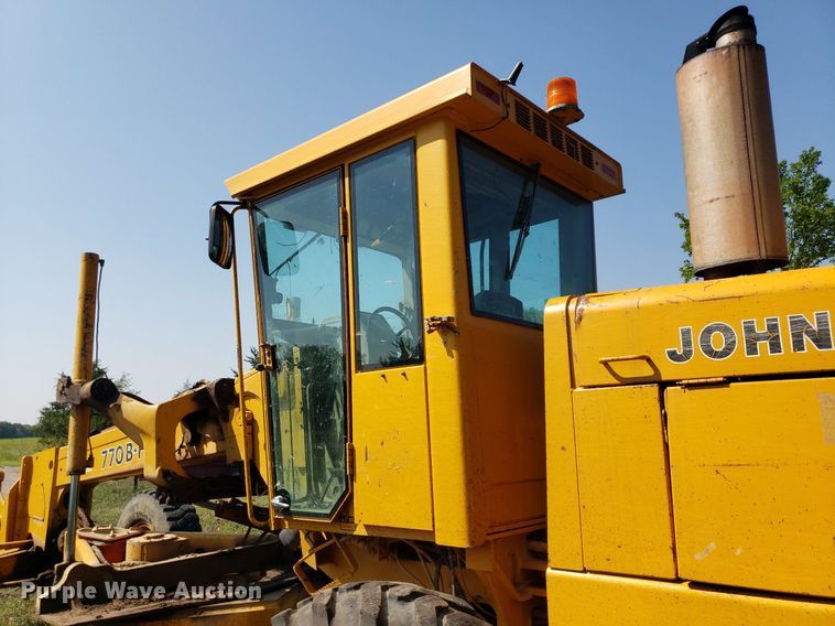 image for item DO3024 1991 John Deere 770B-H  motor grader