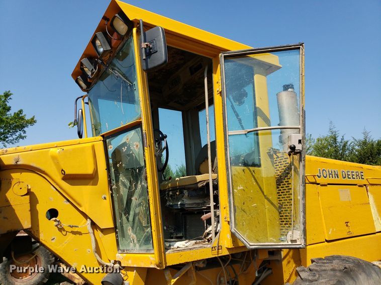 image for item DO3024 1991 John Deere 770B-H  motor grader