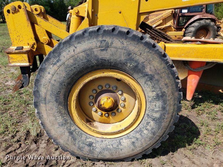 image for item DO3024 1991 John Deere 770B-H  motor grader