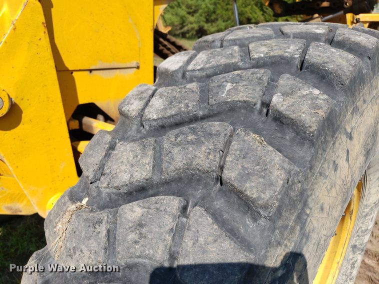 image for item DO3024 1991 John Deere 770B-H  motor grader