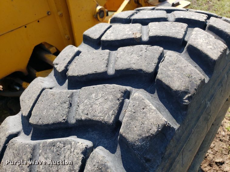 image for item DO3024 1991 John Deere 770B-H  motor grader