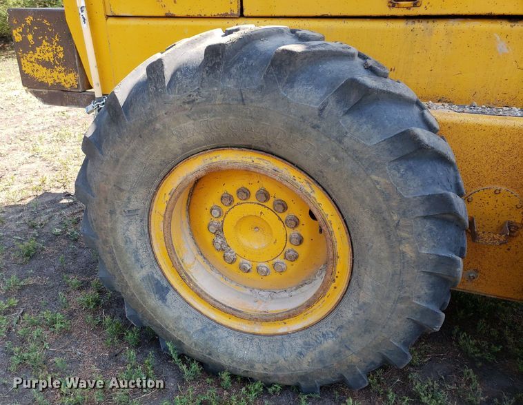 image for item DO3024 1991 John Deere 770B-H  motor grader