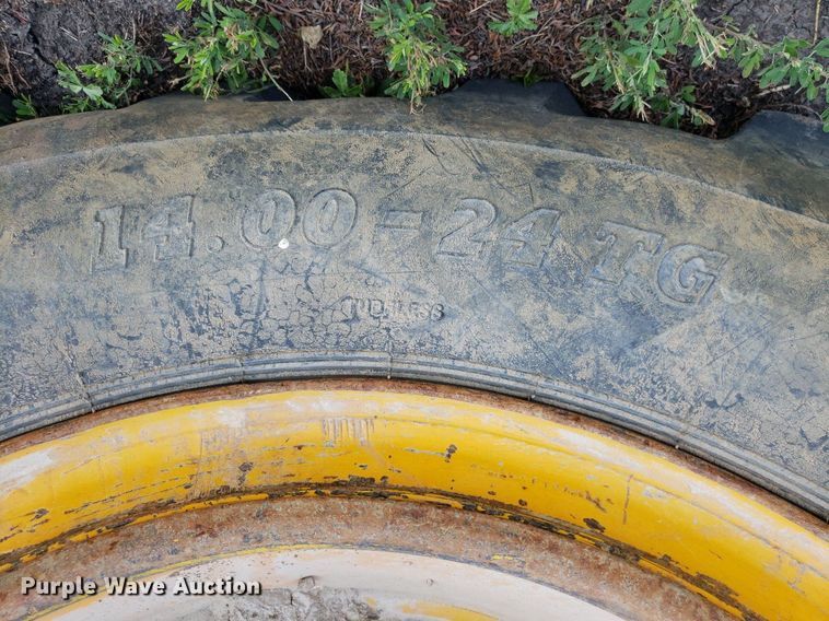 image for item DO3024 1991 John Deere 770B-H  motor grader