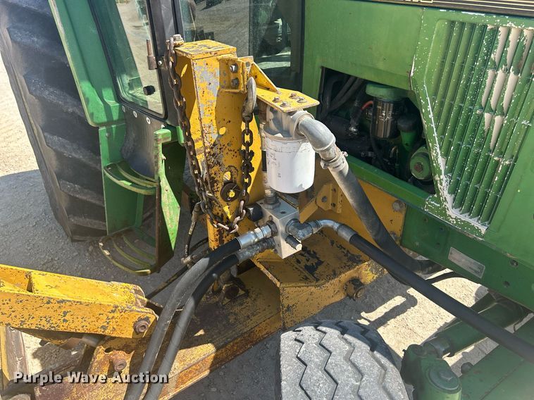 image for item DQ0903 1993 John Deere 6400  tractor