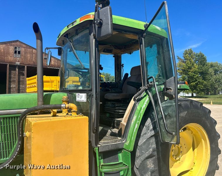 image for item DQ0903 1993 John Deere 6400  tractor