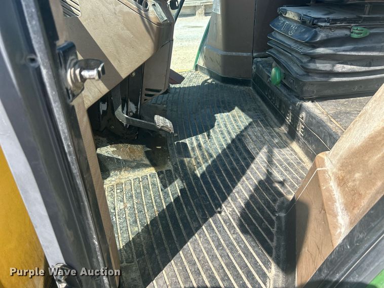 image for item DQ0903 1993 John Deere 6400  tractor