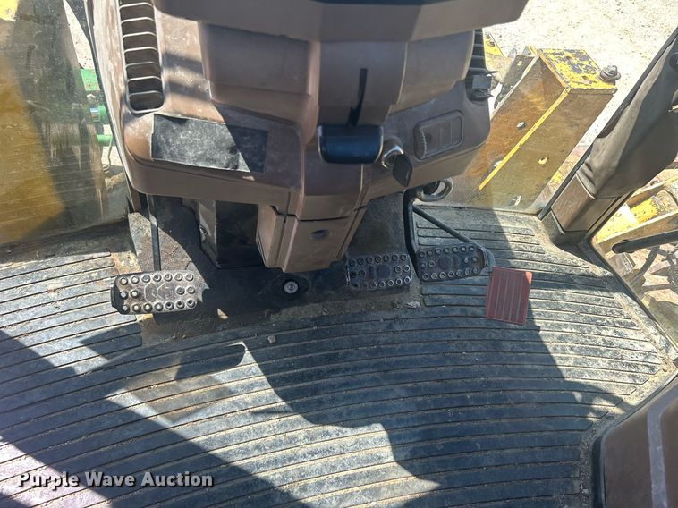 image for item DQ0903 1993 John Deere 6400  tractor