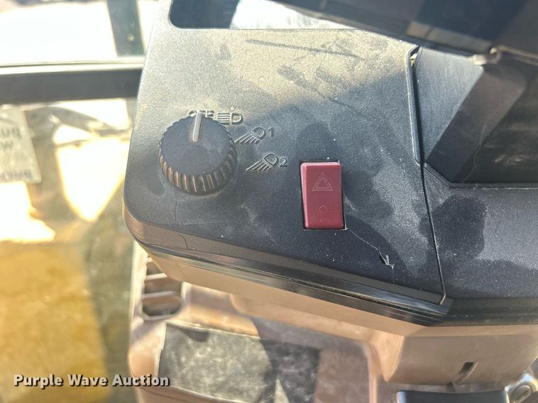 image for item DQ0903 1993 John Deere 6400  tractor