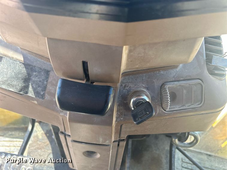 image for item DQ0903 1993 John Deere 6400  tractor