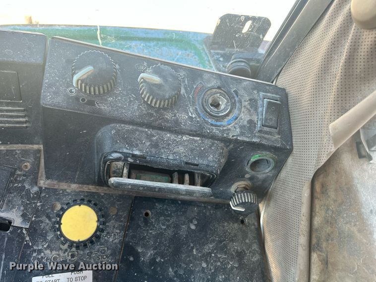 image for item DQ0903 1993 John Deere 6400  tractor