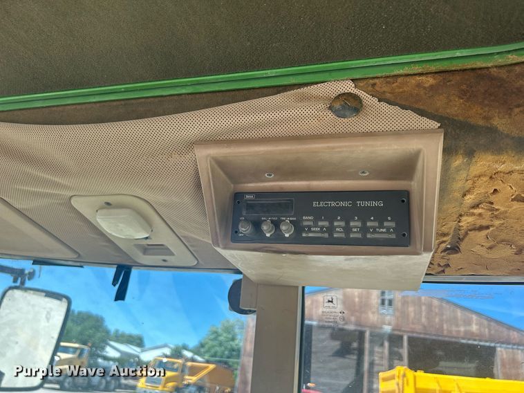 image for item DQ0903 1993 John Deere 6400  tractor